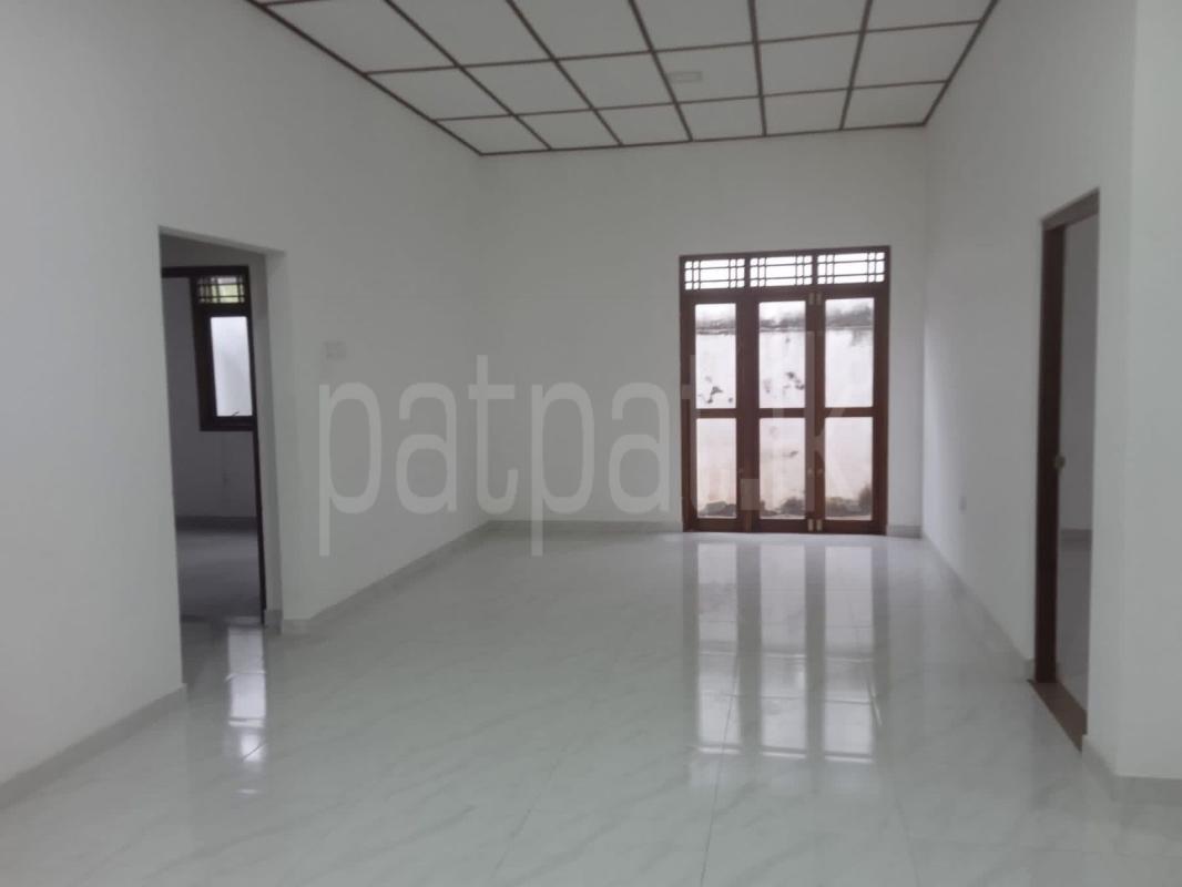 House for Sale in Kahathuduwa ads-image-1