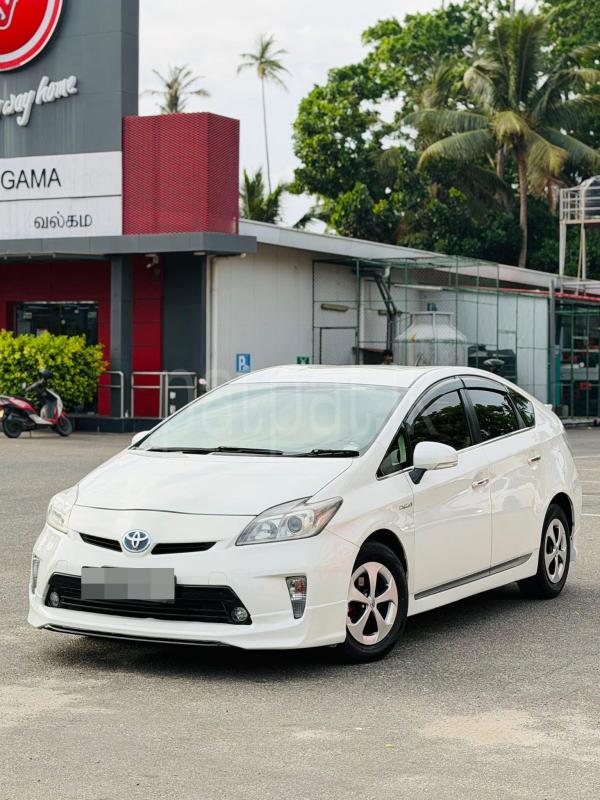 Toyota PRIUS S GRADE 2012 - மறுசீரமைக்கப்பட்டது கார் sale in Sri Lanka - patpat.lk