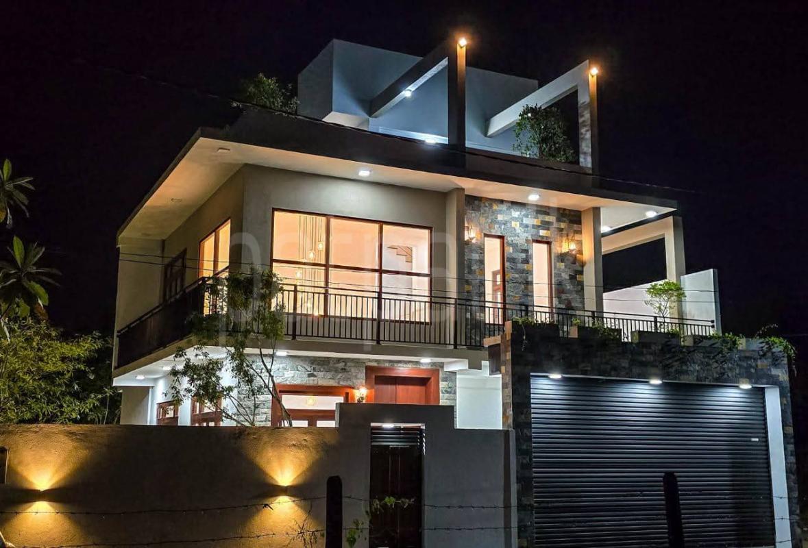 House for Sale in Athurugiriya ads-image-1