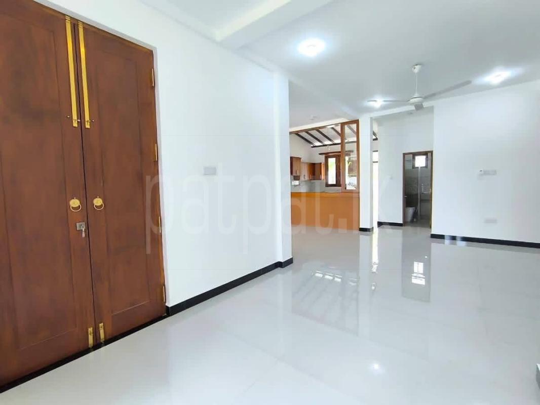 House for Sale in Athurugiriya