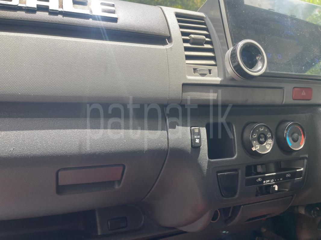 Toyota Super GL 2008 - பயன்படுத்தப்பட்டது வேன் sale in Sri Lanka - patpat.lk