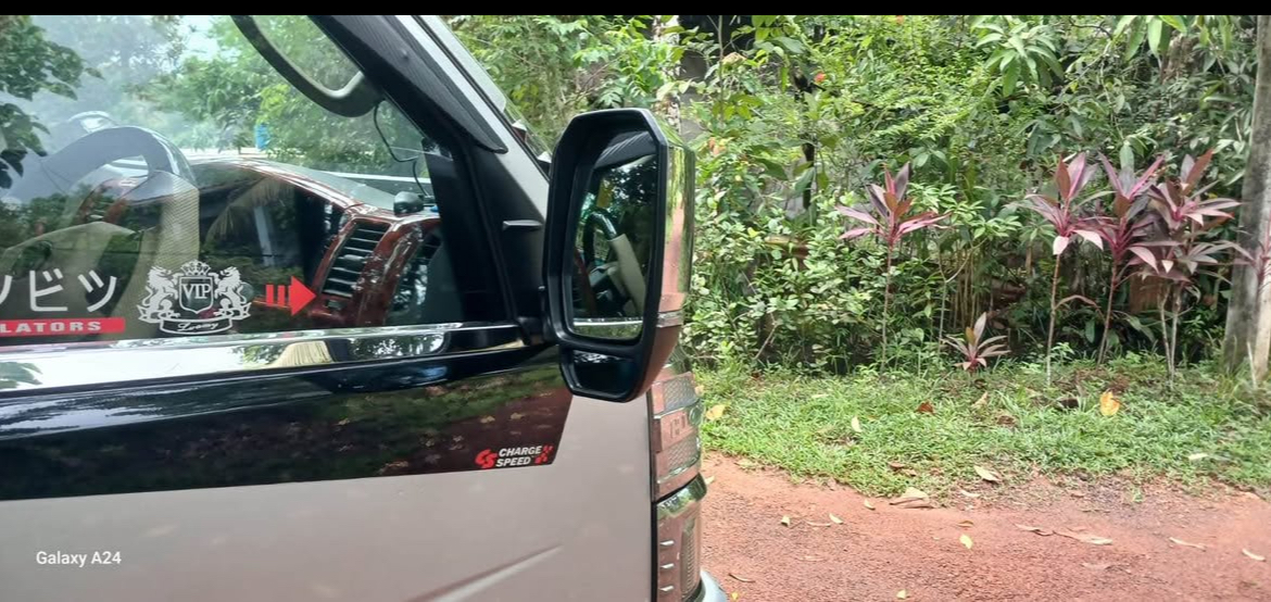 Toyota Hiace 2007 - பயன்படுத்தப்பட்டது வேன் sale in Sri Lanka - patpat.lk