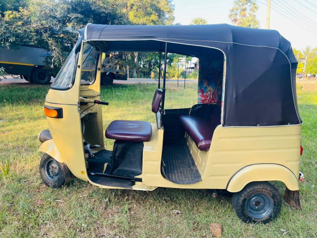 Bajaj Three Wheel 2000 - பயன்படுத்தப்பட்டது முச்சக்கர வண்டி sale in Sri Lanka - patpat.lk