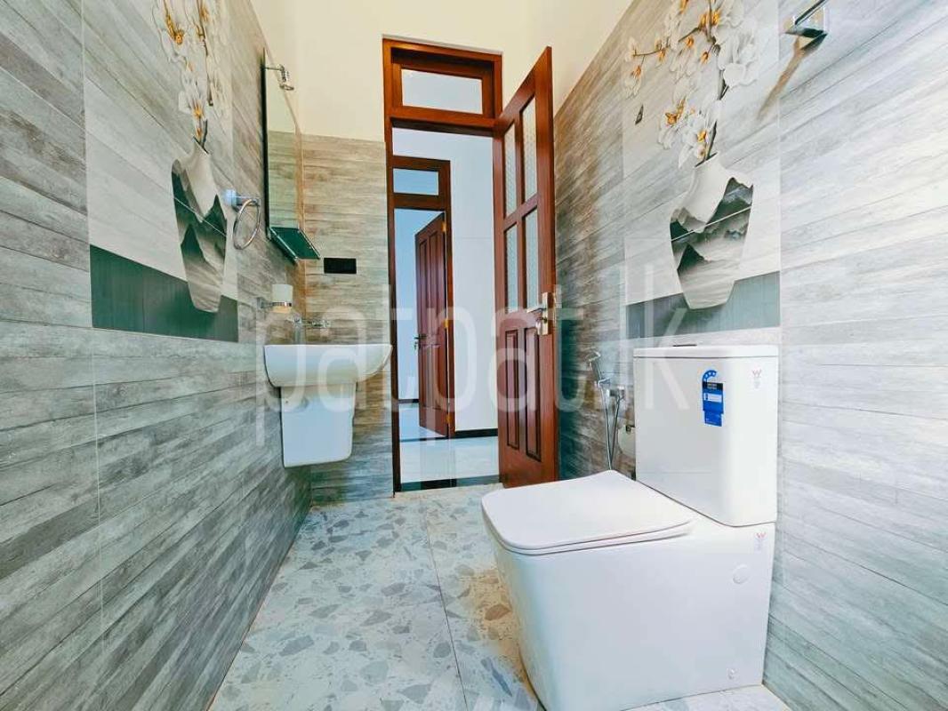 House for Sale in Athurugiriya