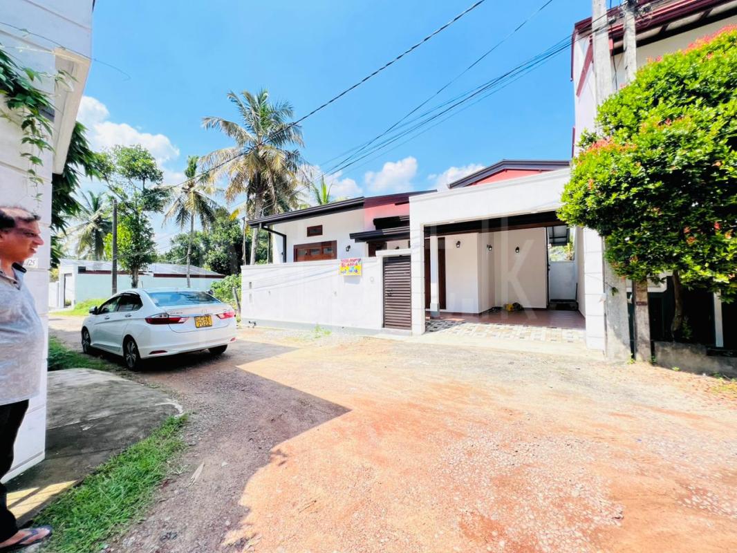 House for Sale in Athurugiriya ads-image-1
