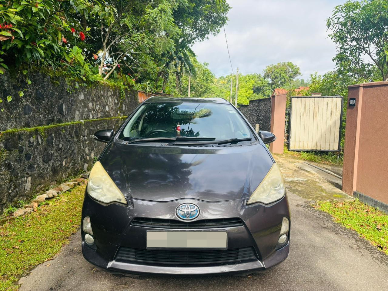 Toyota Aqua 2012 - Used Car sale in Sri Lanka - patpat.lk