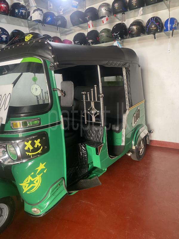Bajaj Three Wheel 2015 - பயன்படுத்தப்பட்டது முச்சக்கர வண்டி sale in Sri Lanka - patpat.lk