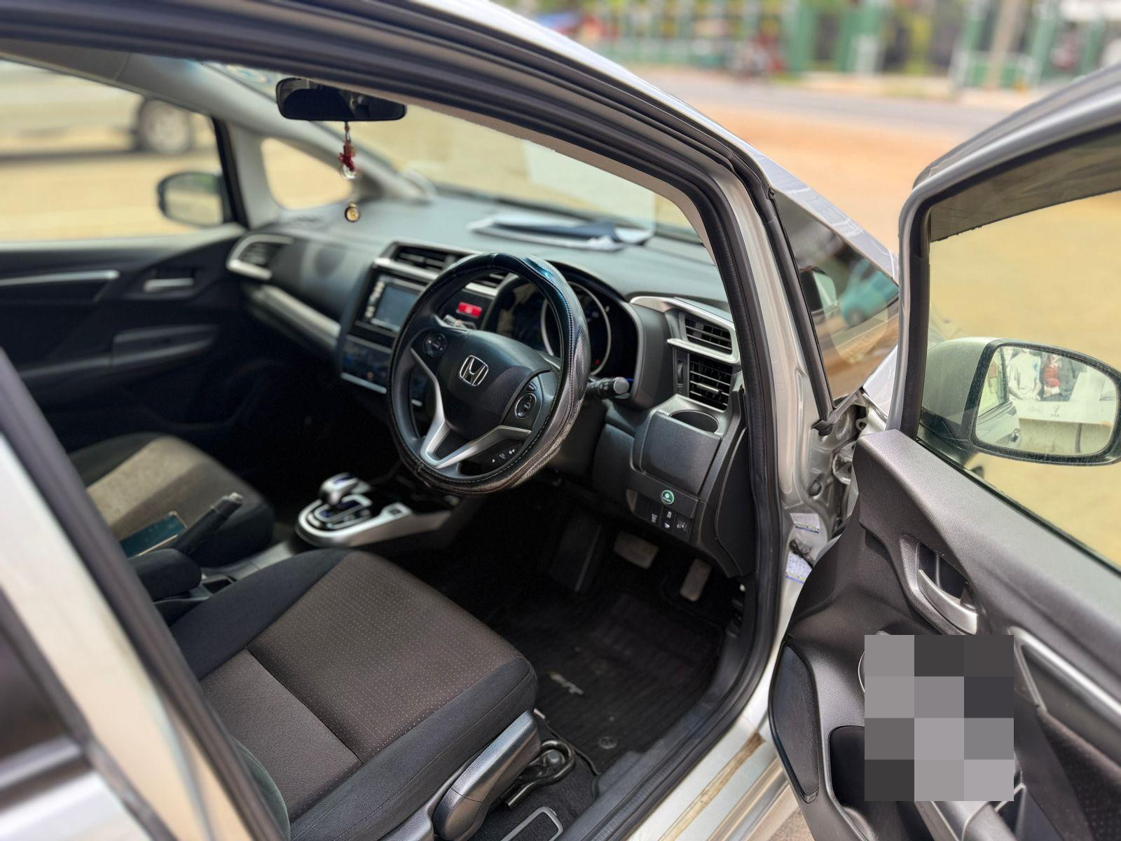 Honda Fit 2015 - பயன்படுத்தப்பட்டது கார் sale in Sri Lanka - patpat.lk