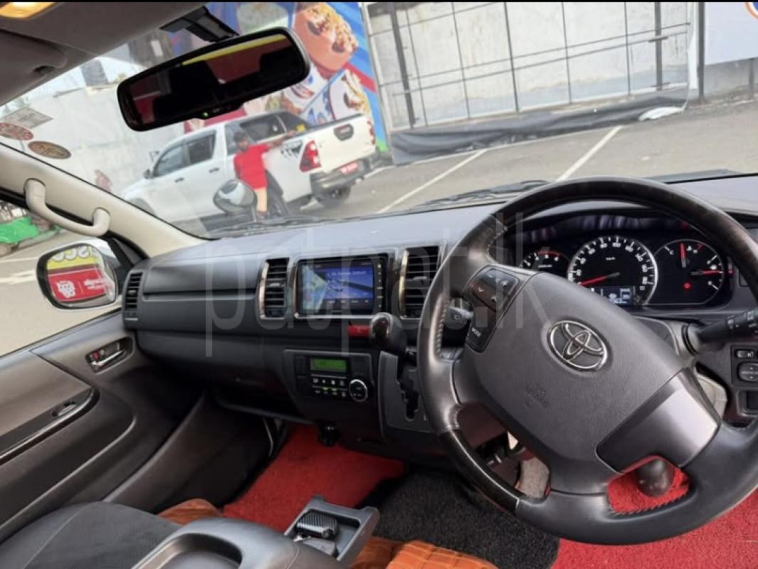 Toyota Hiace 2017 - பயன்படுத்தப்பட்டது வேன் sale in Sri Lanka - patpat.lk