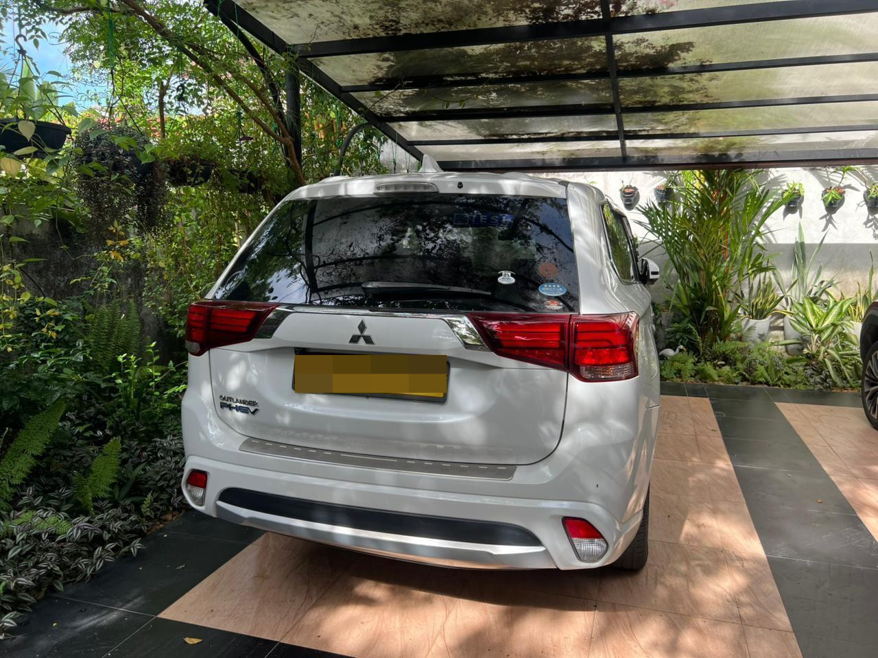 Mitsubishi Outlander 2016 - பயன்படுத்தப்பட்டது SUV sale in Sri Lanka - patpat.lk