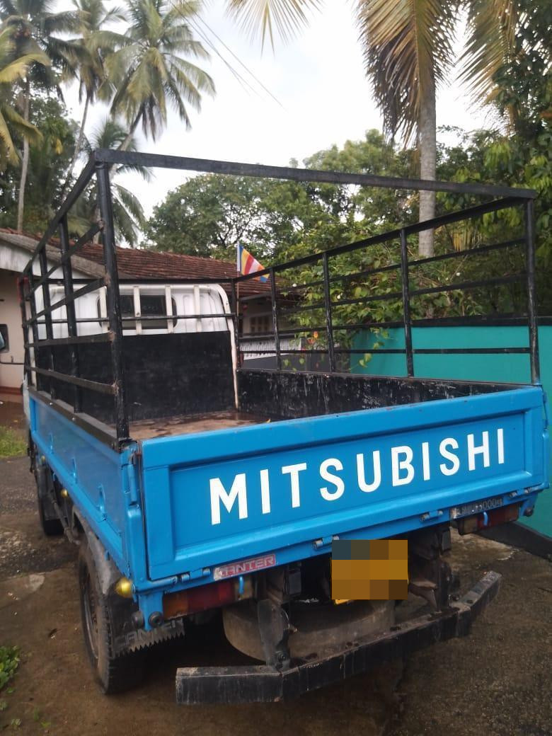 Mitsubishi Canter 1993 - பயன்படுத்தப்பட்டது டிரக் sale in Sri Lanka - patpat.lk