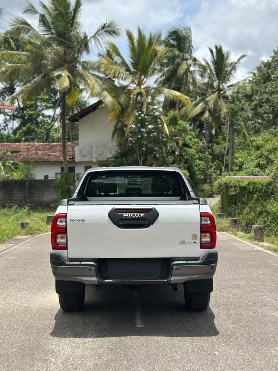 Toyota Hilux 2025 - பயன்படுத்தப்பட்டது SUV sale in Sri Lanka - patpat.lk