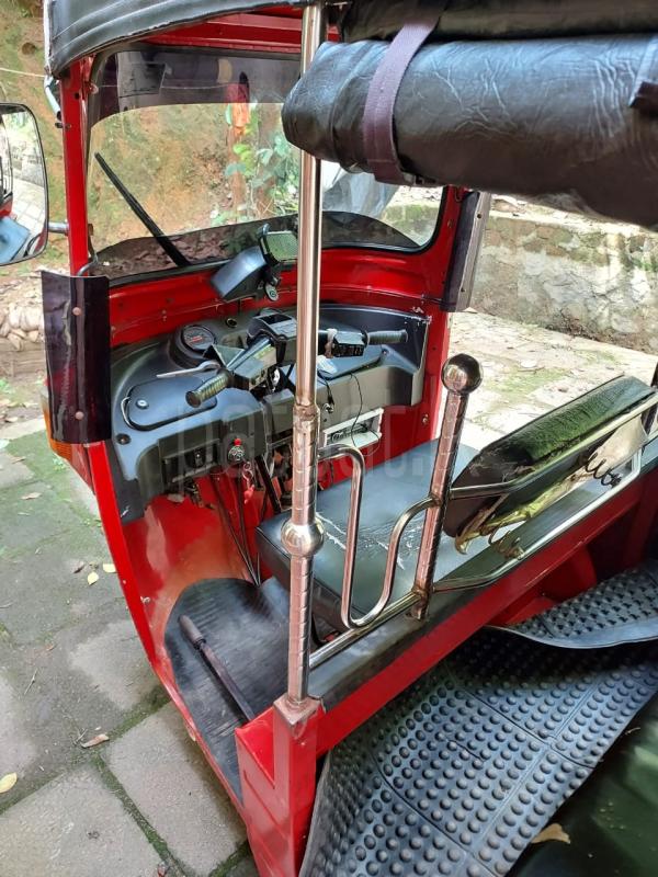 Bajaj 4 stroke 2012 - භාවිතා කරන ලද ත්‍රිරෝද රථය sale in Sri Lanka - patpat.lk