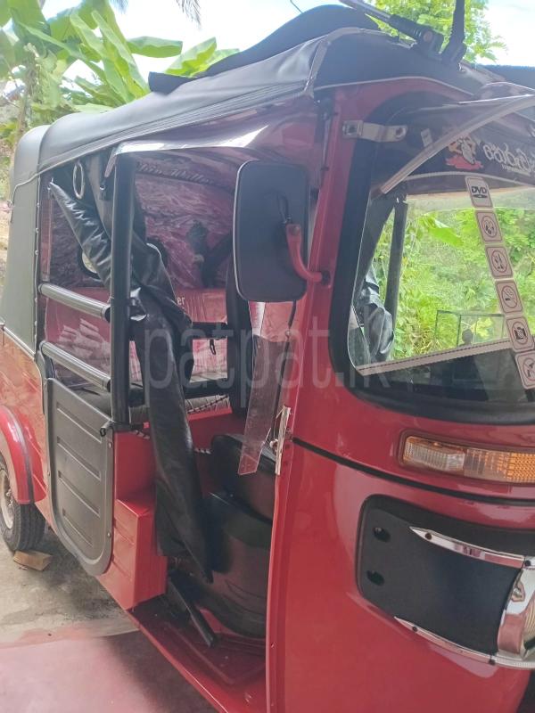 Bajaj 4 stroke 2018 - பயன்படுத்தப்பட்டது முச்சக்கர வண்டி sale in Sri Lanka - patpat.lk