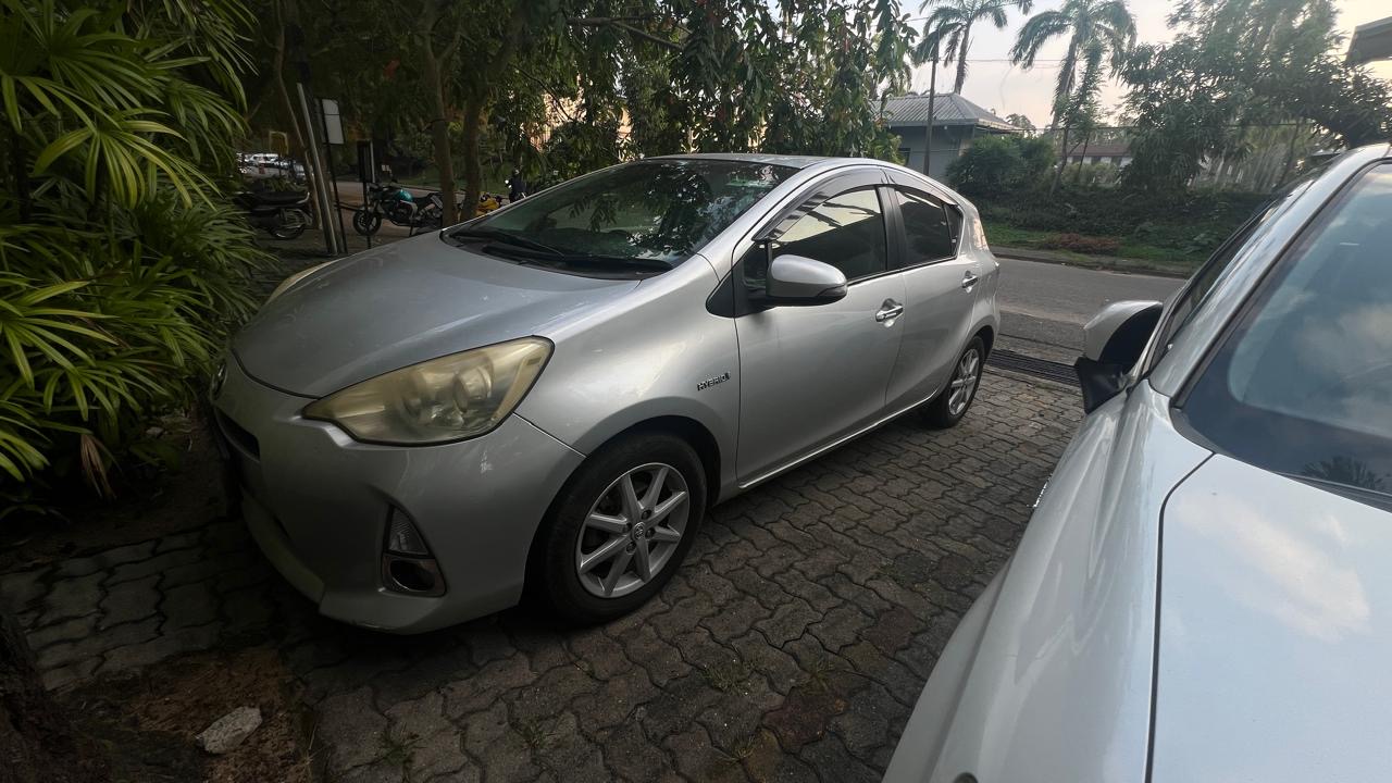Toyota Aqua 2013 - பயன்படுத்தப்பட்டது கார் sale in Sri Lanka - patpat.lk