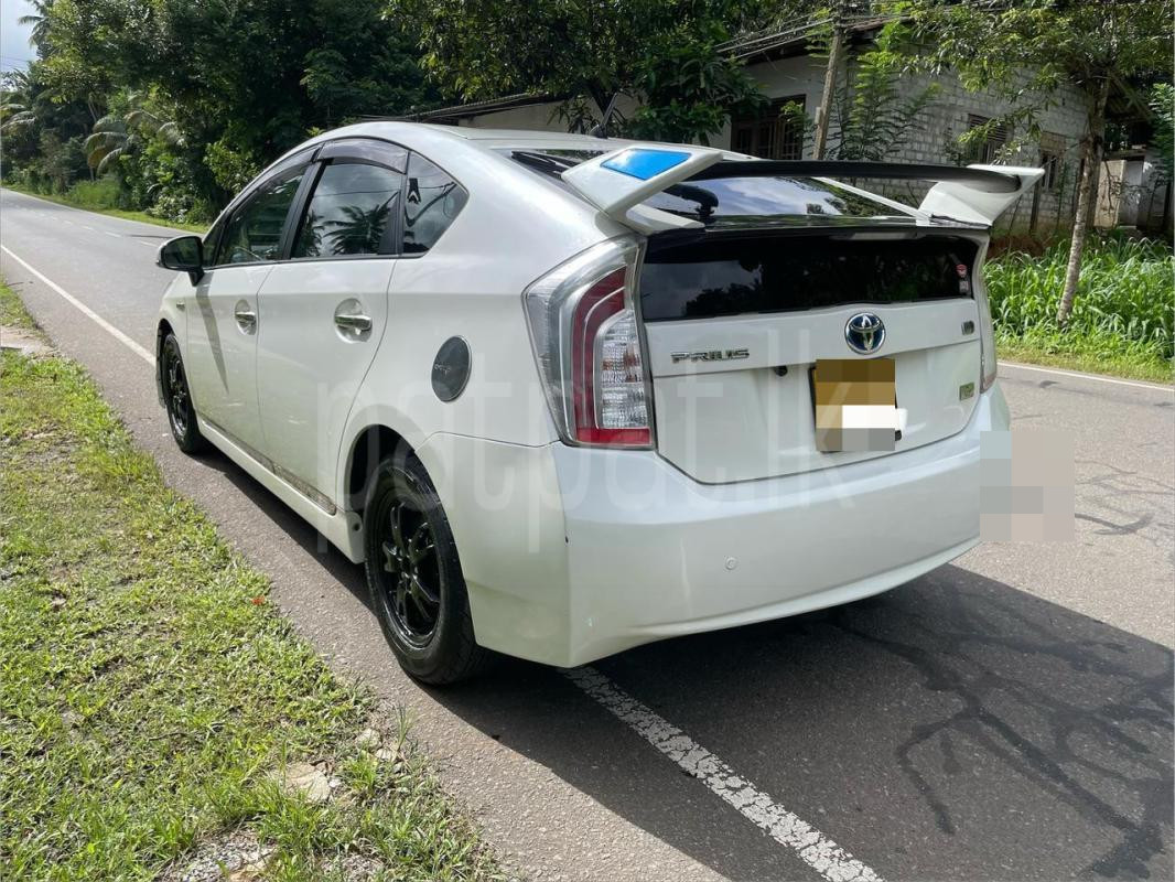 Toyota Prius 2014 - பயன்படுத்தப்பட்டது கார் sale in Sri Lanka - patpat.lk