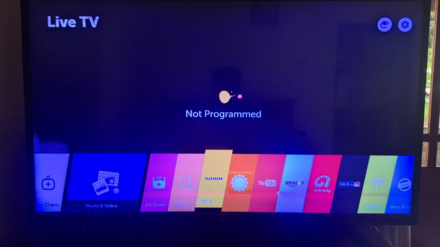 LG 43LH590V smart tv with webos
