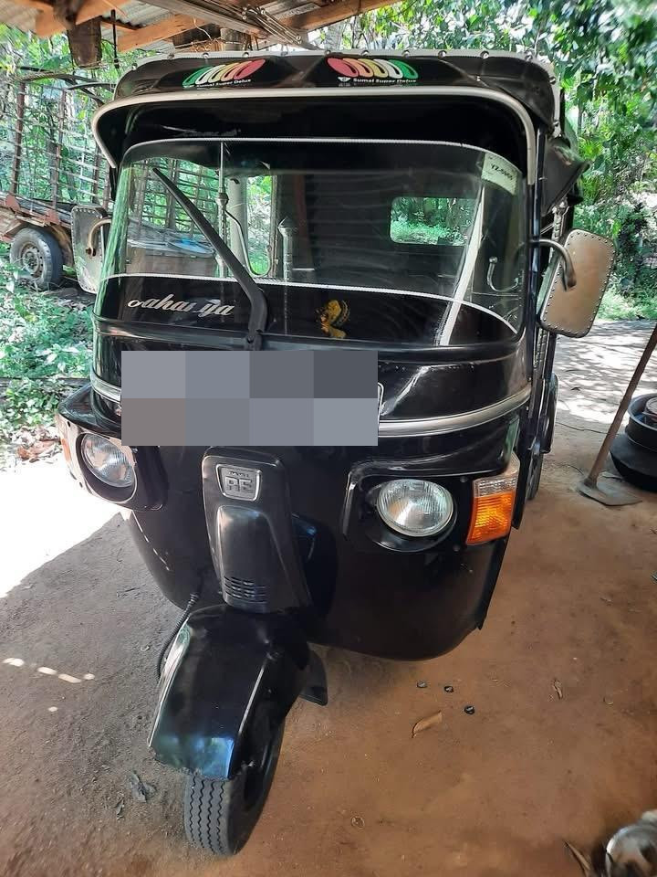 Bajaj Three Wheel 2012