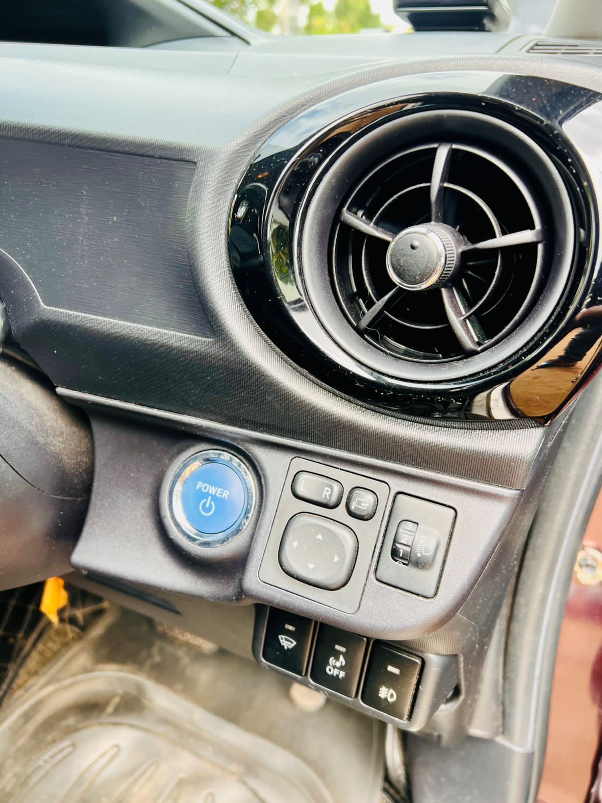 Toyota Aqua 2015 - பயன்படுத்தப்பட்டது கார் sale in Sri Lanka - patpat.lk