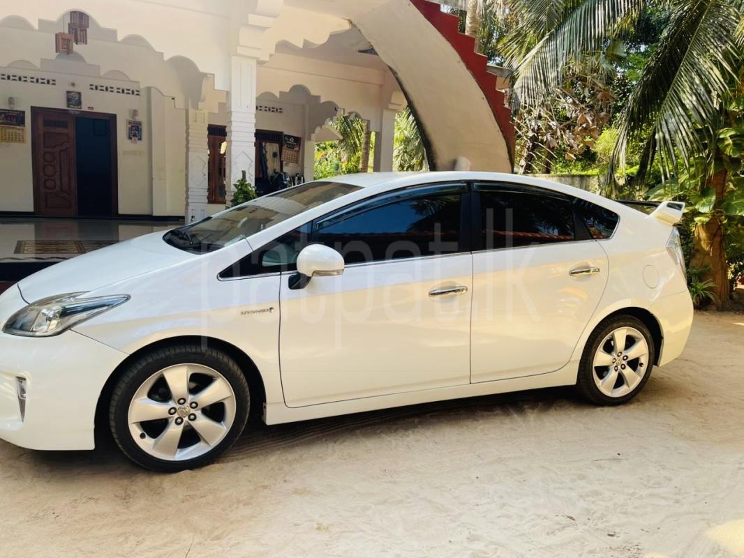 Toyota Prius 2014 - பயன்படுத்தப்பட்டது கார் sale in Sri Lanka - patpat.lk
