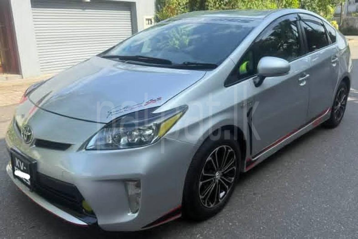 Toyota Prius 2011 - பயன்படுத்தப்பட்டது கார் sale in Sri Lanka - patpat.lk