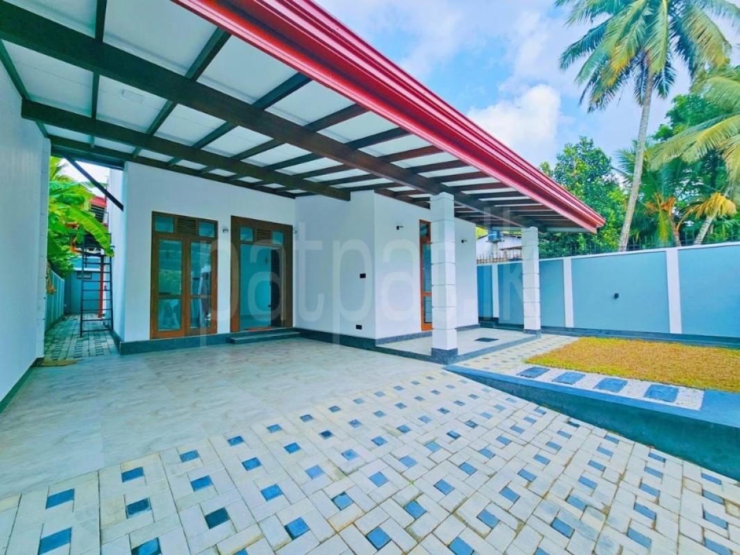 House for Sale in Athurugiriya ads-image-1