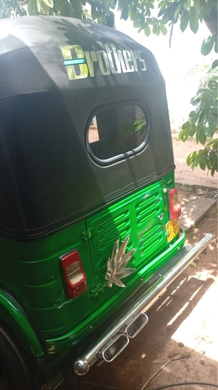 Bajaj Three Wheel 2015 - Used Three wheeler sale in Sri Lanka - patpat.lk