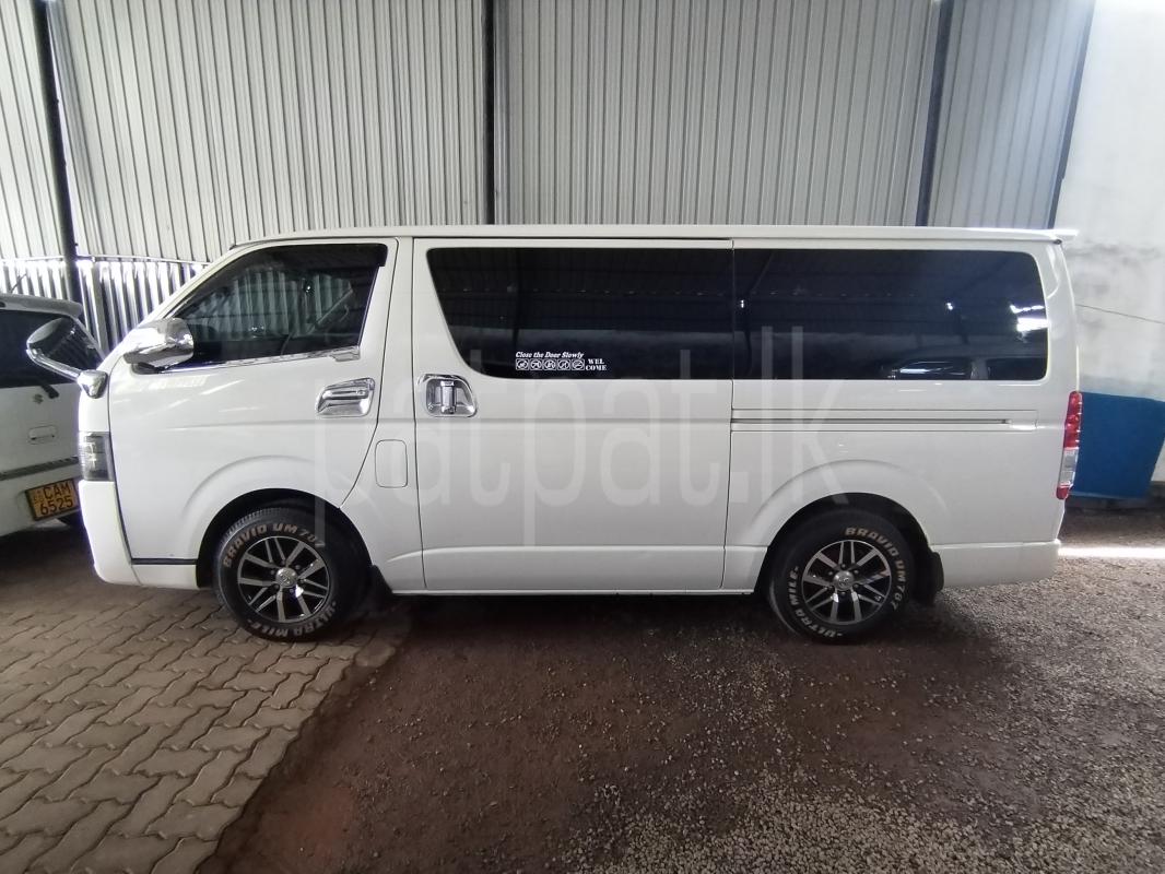 Toyota Hiace 2011 - பயன்படுத்தப்பட்டது வேன் sale in Sri Lanka - patpat.lk
