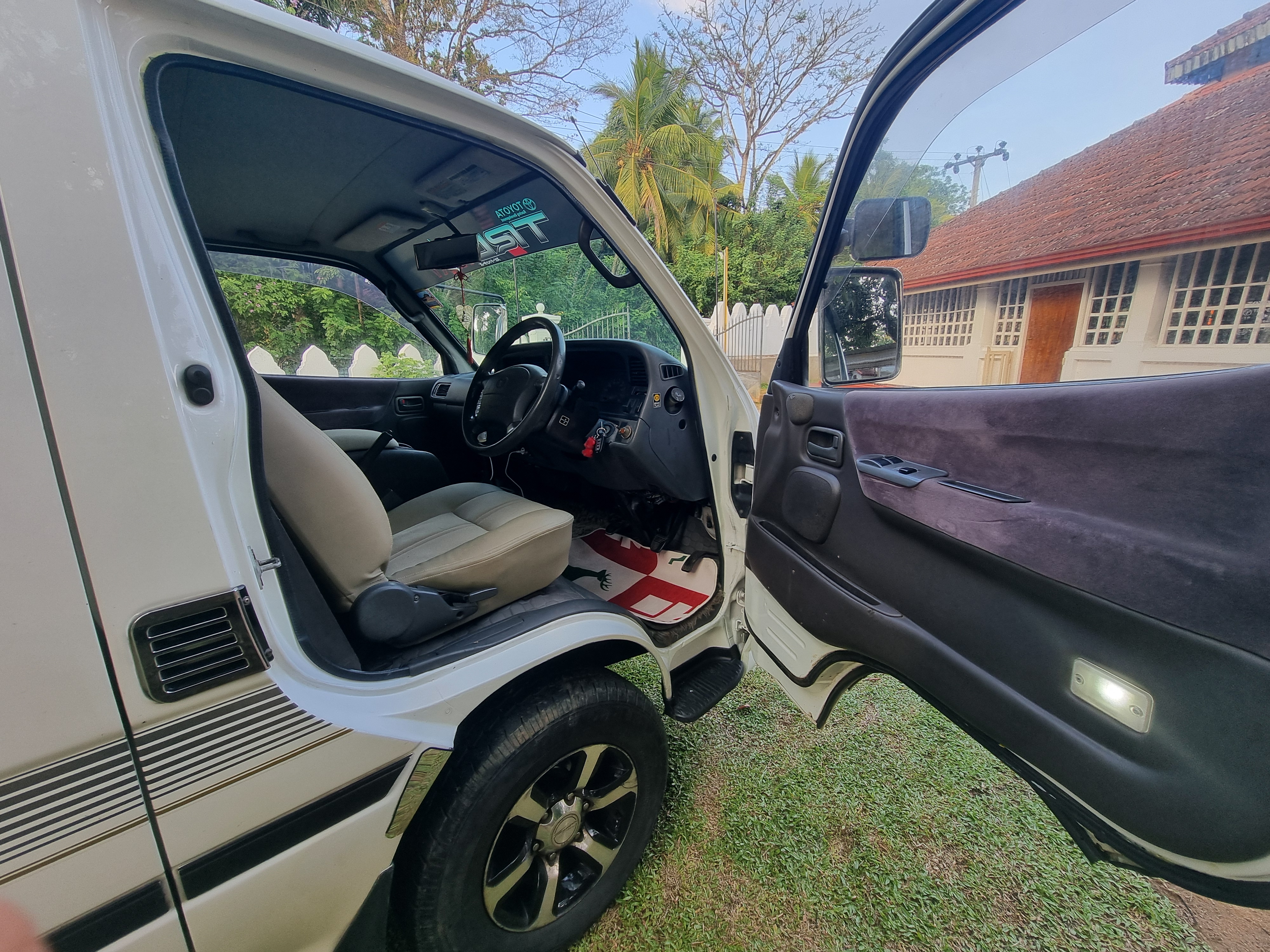 Toyota Hiace 1997 - Used Van sale in Sri Lanka - patpat.lk