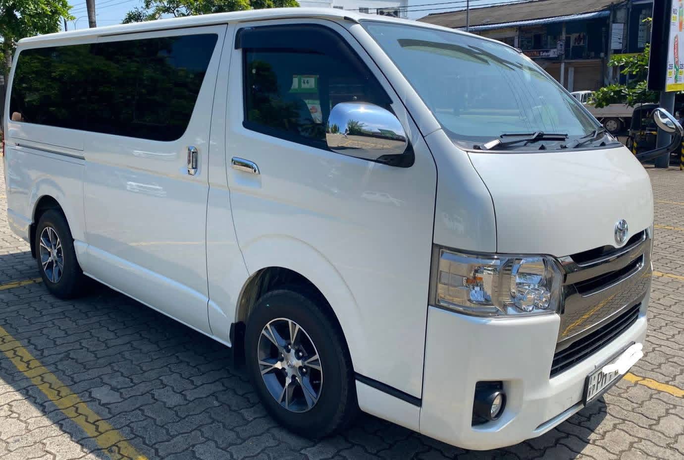 Toyota Hiace 2015 - பயன்படுத்தப்பட்டது வேன் sale in Sri Lanka - patpat.lk