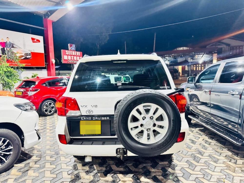 Toyota Land Cruiser Prado 2011 - பயன்படுத்தப்பட்டது SUV sale in Sri Lanka - patpat.lk