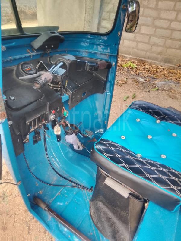 Bajaj 4 stroke 2010 - භාවිතා කරන ලද ත්‍රිරෝද රථය sale in Sri Lanka - patpat.lk