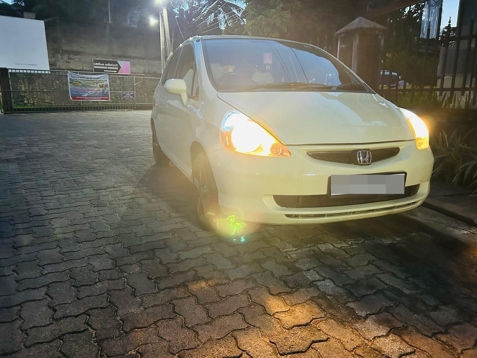 Honda Fit 2002 - பயன்படுத்தப்பட்டது கார் sale in Sri Lanka - patpat.lk