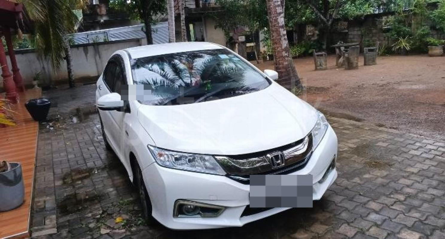 Honda Grace 2016 - பயன்படுத்தப்பட்டது கார் sale in Sri Lanka - patpat.lk