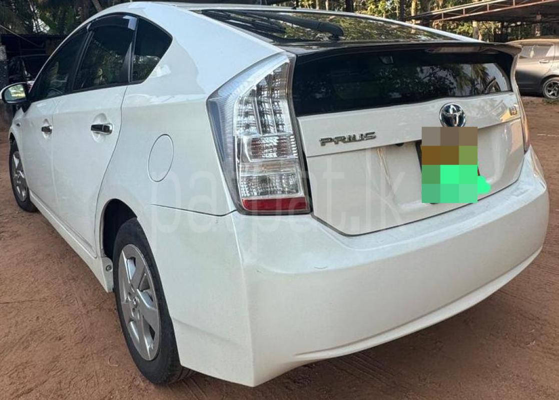 Toyota Prius 2011 - භාවිතා කරන ලද කාර් sale in Sri Lanka - patpat.lk