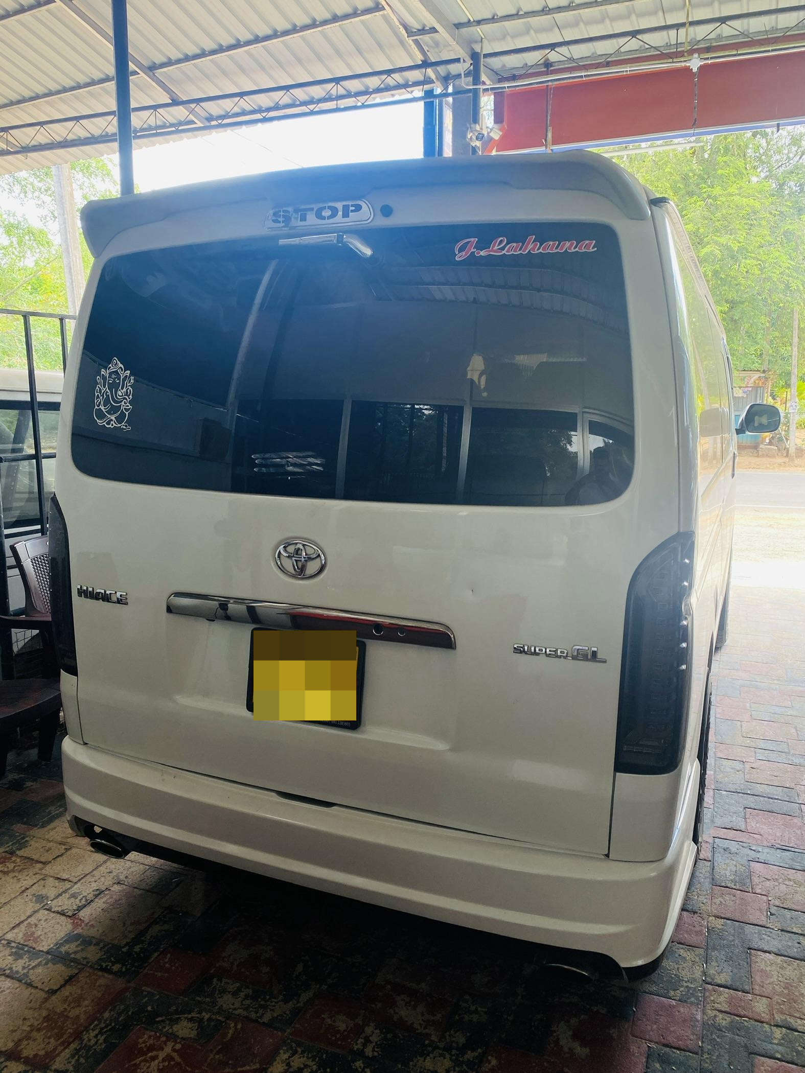 Toyota Hiace 2016 - பயன்படுத்தப்பட்டது வேன் sale in Sri Lanka - patpat.lk