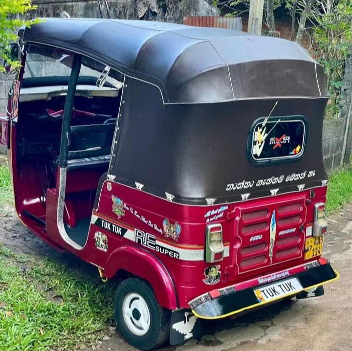 Bajaj 4 stroke 2012 - Reconditioned Three wheeler sale in Sri Lanka - patpat.lk