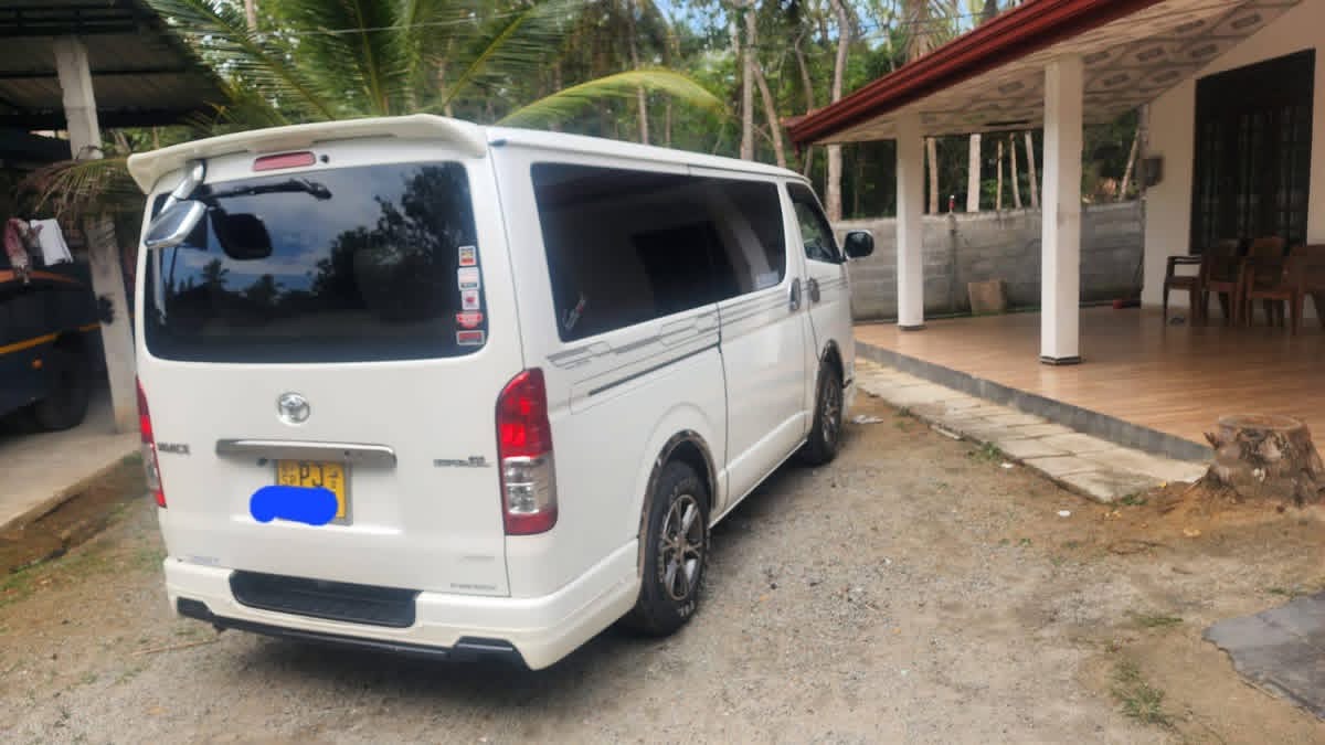Toyota Super GL 2015 - பயன்படுத்தப்பட்டது வேன் sale in Sri Lanka - patpat.lk