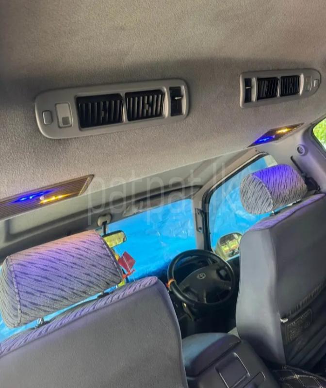 Toyota Hiace 2002 - பயன்படுத்தப்பட்டது வேன் sale in Sri Lanka - patpat.lk