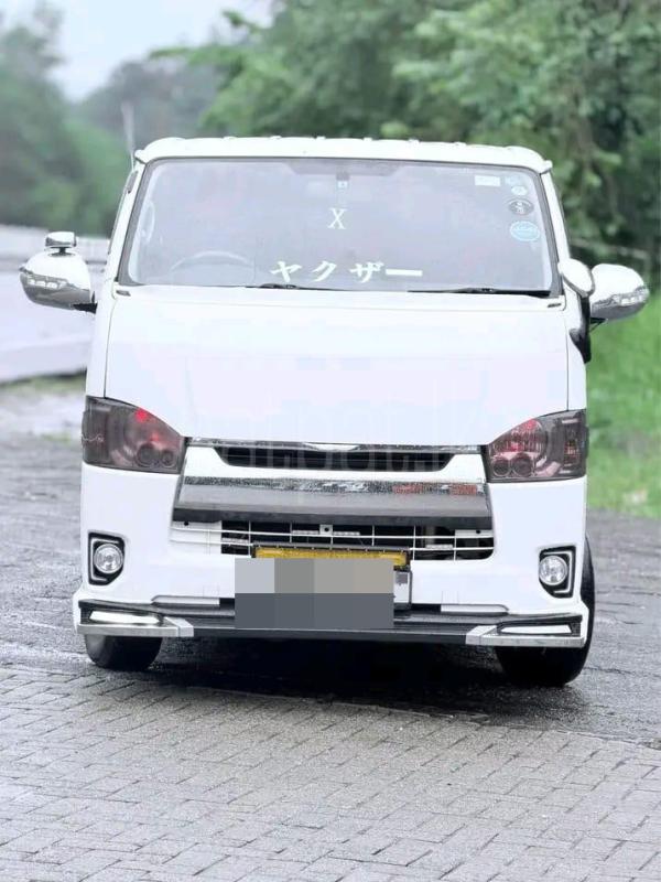 Toyota Super GL 2013 - பயன்படுத்தப்பட்டது வேன் sale in Sri Lanka - patpat.lk