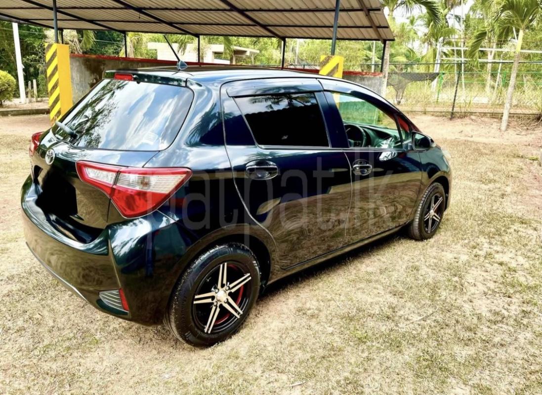 Toyota Vitz 2017 - பயன்படுத்தப்பட்டது கார் sale in Sri Lanka - patpat.lk