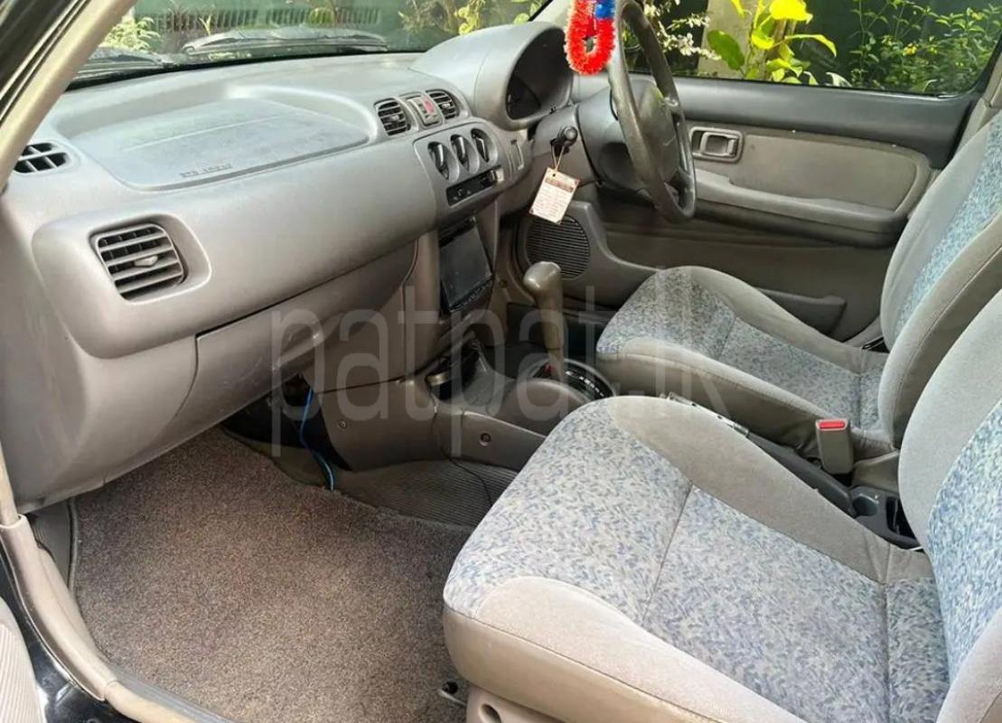 Nissan March 2001 - භාවිතා කරන ලද කාර් sale in Sri Lanka - patpat.lk