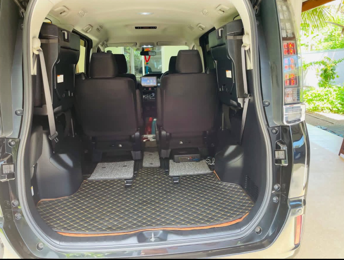 Toyota Voxy 2014 - பயன்படுத்தப்பட்டது வேன் sale in Sri Lanka - patpat.lk