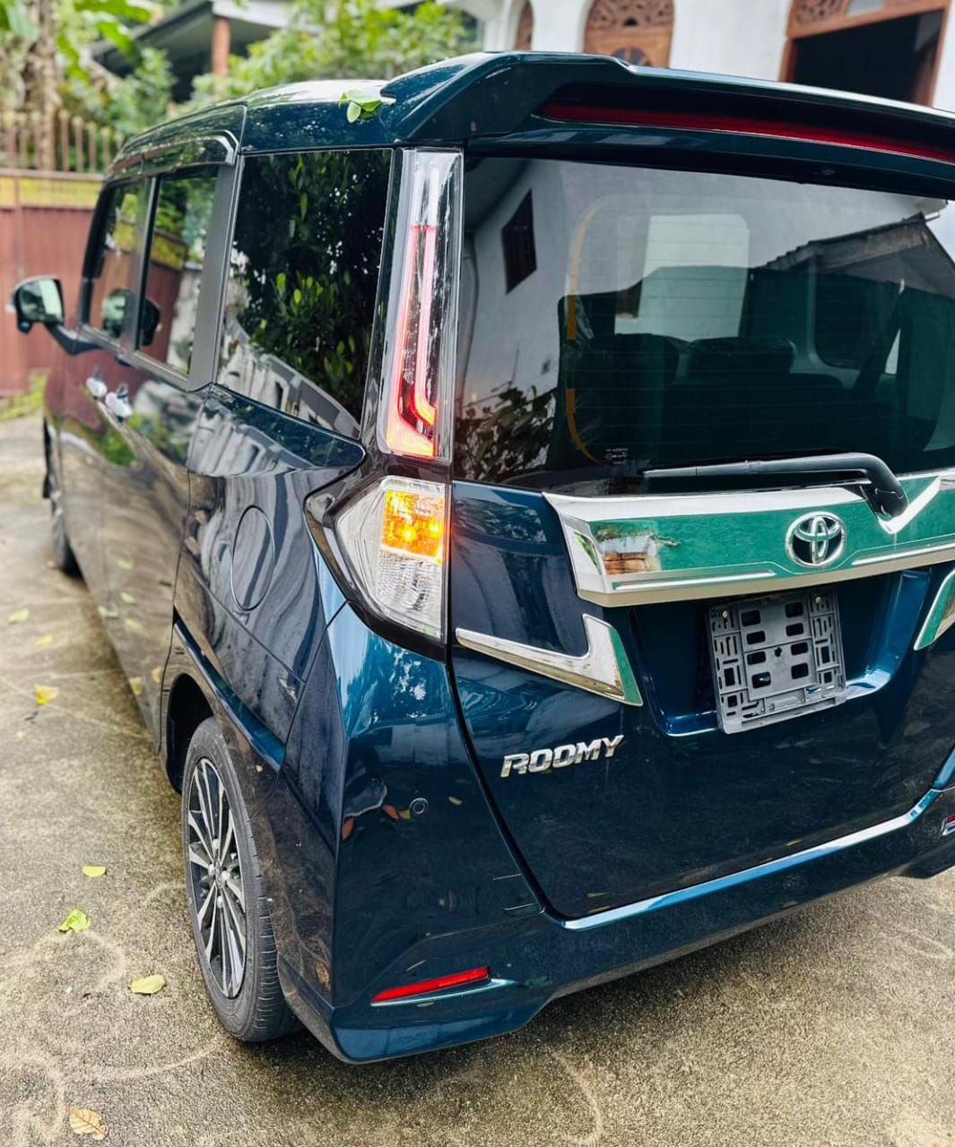 Toyota Roomy 2023 - Used Van sale in Sri Lanka - patpat.lk