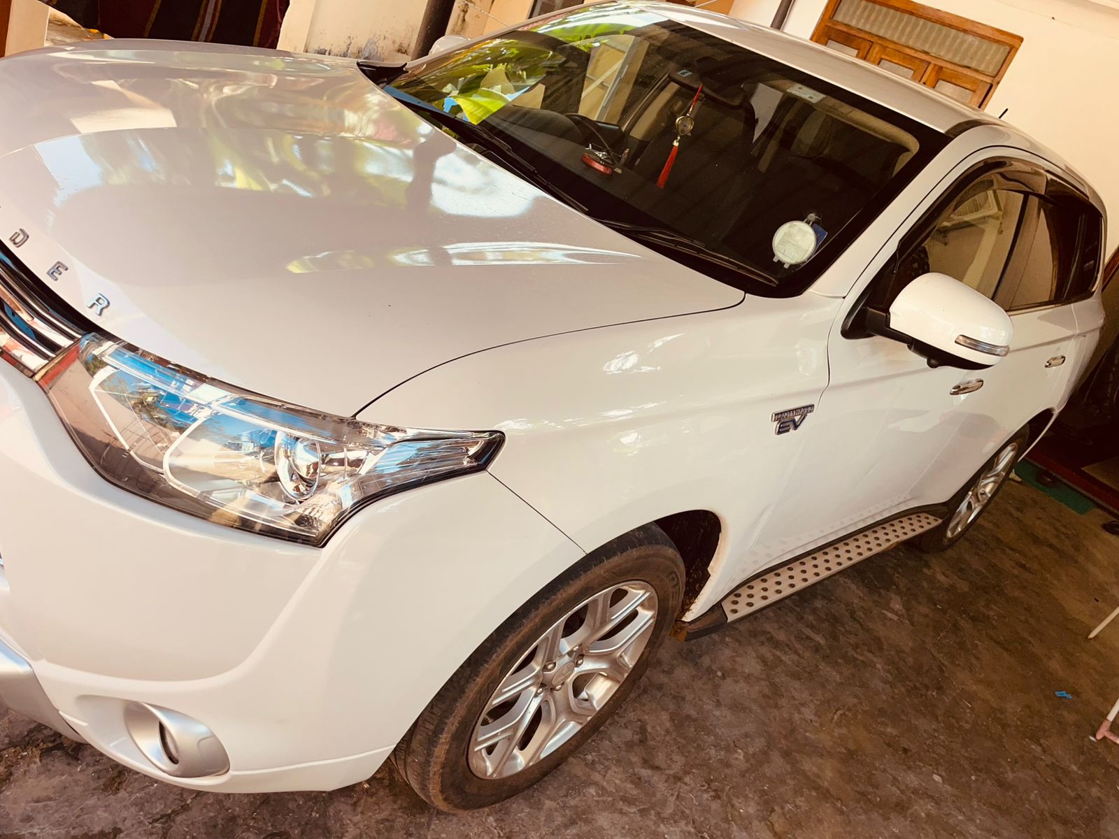 Mitsubishi Outlander 2014 - பயன்படுத்தப்பட்டது SUV sale in Sri Lanka - patpat.lk