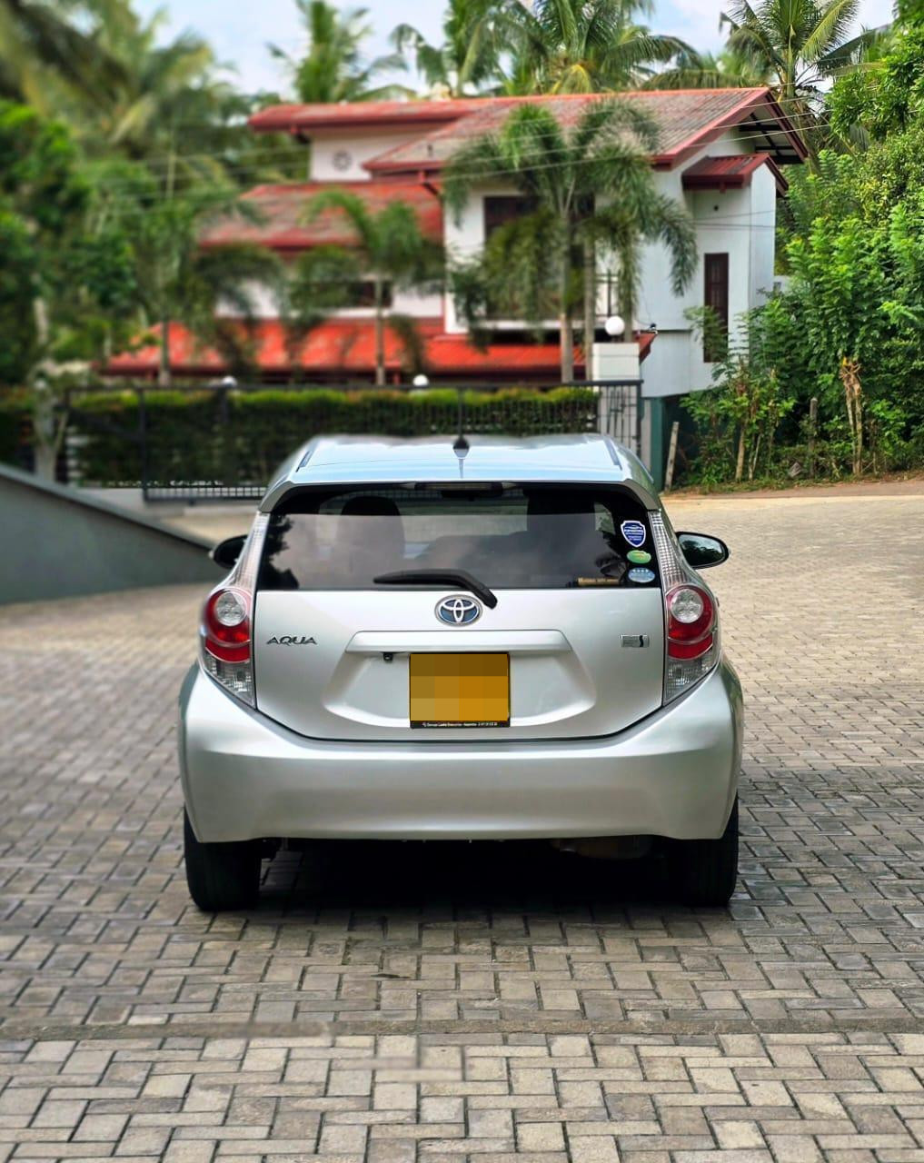 Toyota Aqua 2017 - பயன்படுத்தப்பட்டது கார் sale in Sri Lanka - patpat.lk
