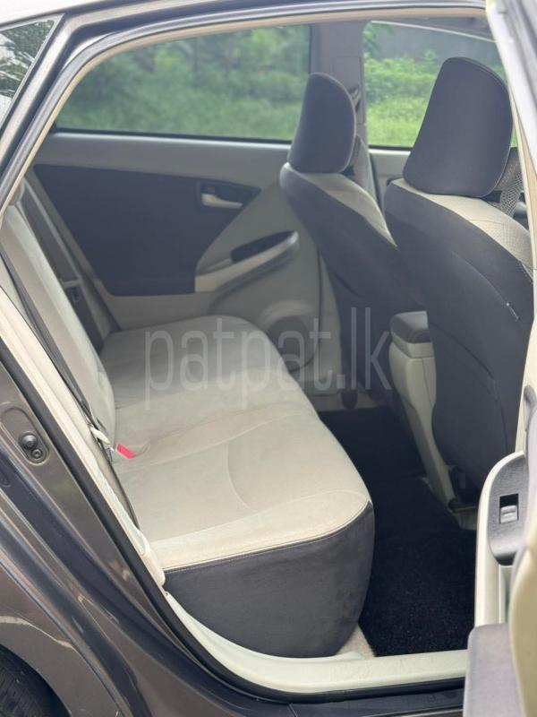 Toyota Prius 2011 - பயன்படுத்தப்பட்டது கார் sale in Sri Lanka - patpat.lk