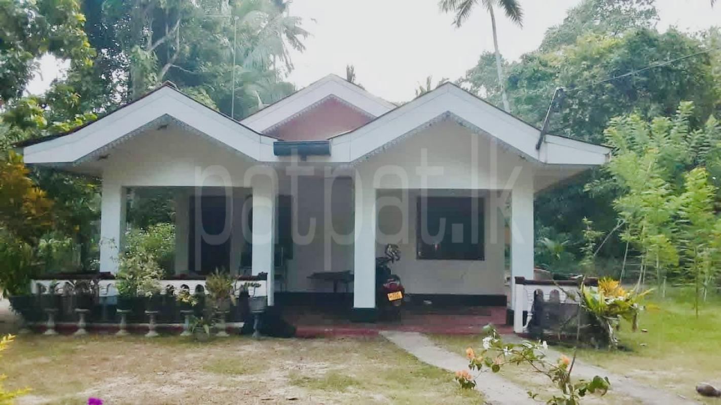 House for Sale in Wennappuwa