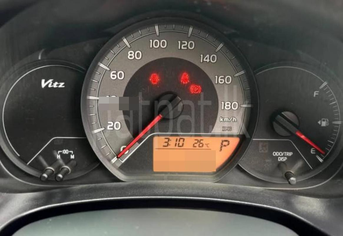 Toyota Vitz 2015 - பயன்படுத்தப்பட்டது கார் sale in Sri Lanka - patpat.lk