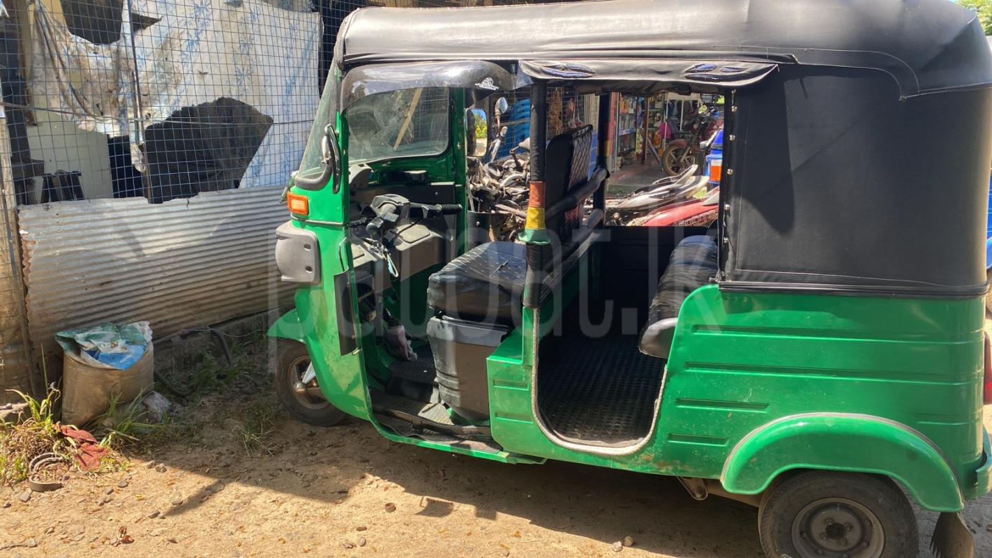 Bajaj 4 stroke 2015 - பயன்படுத்தப்பட்டது முச்சக்கர வண்டி sale in Sri Lanka - patpat.lk